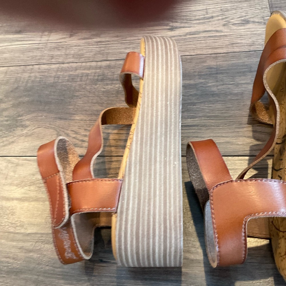 Wedge Sandals - Picture 3 of 4